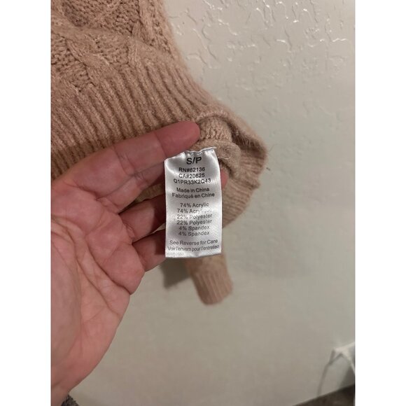 Guess Light Pink Cable Knit Relaxed V Neck Fisherman Chunky Sweater - Picture 7 of 8